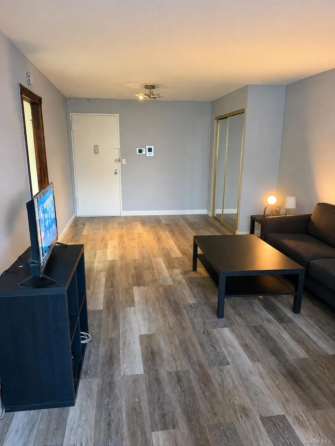 CONVENIENT LOBBY LEVEL STUDIO CONVENIENT LOBBY LEVEL STUDIO