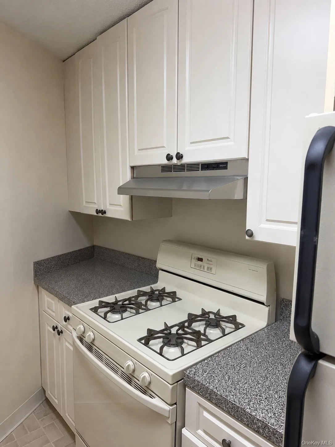 SEPARATE KITCHEN SEPARATE KITCHEN