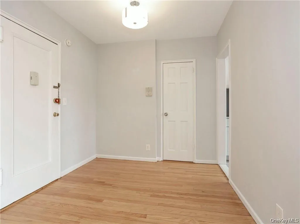 15 Quinby Avenue, White Plains, NY, 2 Rooms Rooms,1 BathroomBathrooms,Residential Lease,For Rent,Quinby,0,1034870 15 Quinby Avenue, White Plains, NY, 2 Rooms Rooms,1 BathroomBathrooms,Residential Lease,For Rent,Quinby,0,1034870