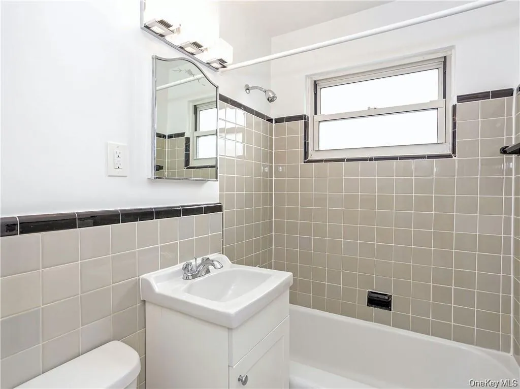 15 Quinby Avenue, White Plains, NY, 2 Rooms Rooms,1 BathroomBathrooms,Residential Lease,For Rent,Quinby,0,1034870 15 Quinby Avenue, White Plains, NY, 2 Rooms Rooms,1 BathroomBathrooms,Residential Lease,For Rent,Quinby,0,1034870