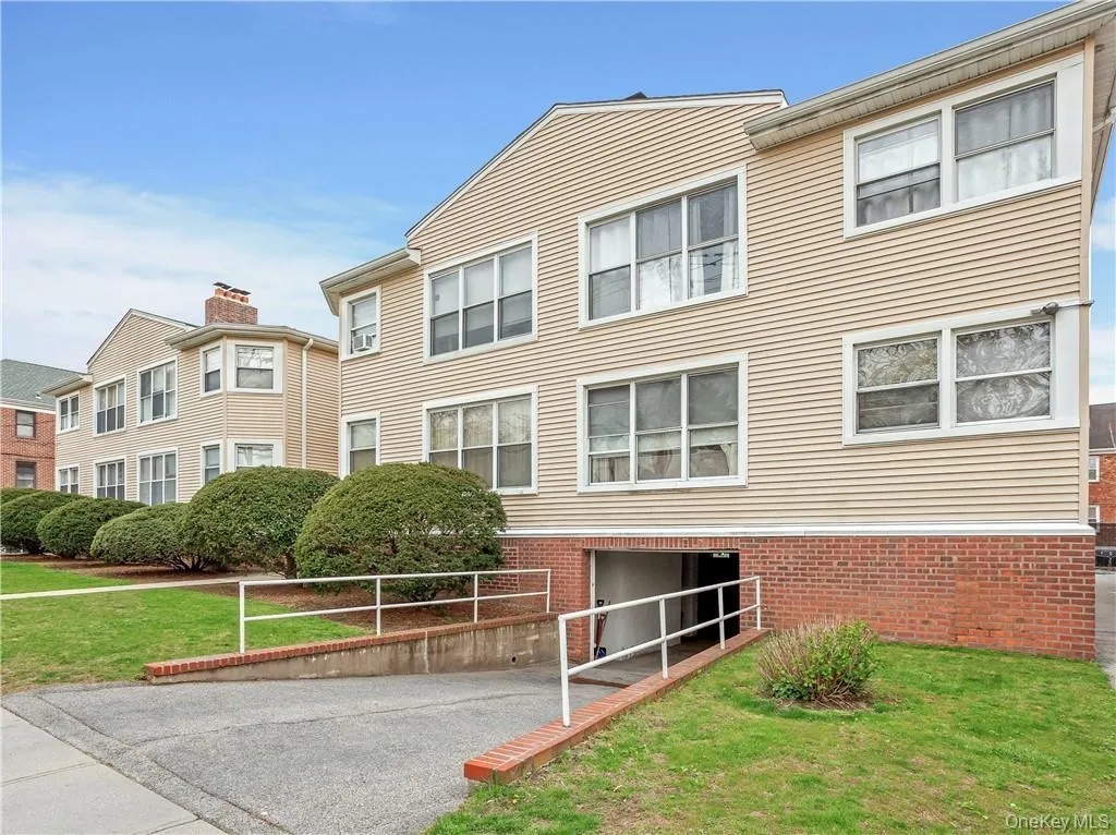15 Quinby Avenue, White Plains, NY, 2 Rooms Rooms,1 BathroomBathrooms,Residential Lease,For Rent,Quinby,0,1034870 15 Quinby Avenue, White Plains, NY, 2 Rooms Rooms,1 BathroomBathrooms,Residential Lease,For Rent,Quinby,0,1034870