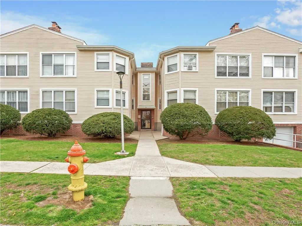 15 Quinby Avenue, White Plains, NY, 2 Rooms Rooms,1 BathroomBathrooms,Residential Lease,For Rent,Quinby,0,1034870 15 Quinby Avenue, White Plains, NY, 2 Rooms Rooms,1 BathroomBathrooms,Residential Lease,For Rent,Quinby,0,1034870