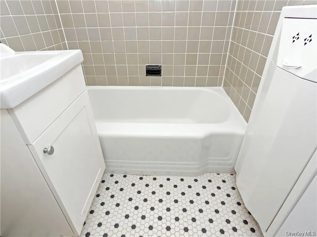 15 Quinby Avenue, White Plains, NY, 2 Rooms Rooms,1 BathroomBathrooms,Residential Lease,For Rent,Quinby,0,1034870 15 Quinby Avenue, White Plains, NY, 2 Rooms Rooms,1 BathroomBathrooms,Residential Lease,For Rent,Quinby,0,1034870