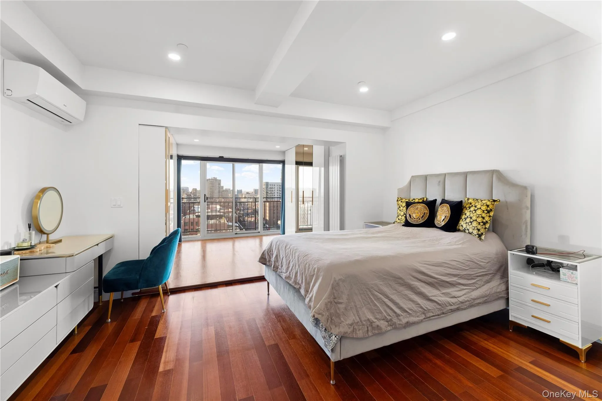 43-18 Main Street, New York, NY, 4 Bedrooms Bedrooms, 7 Rooms Rooms,3 BathroomsBathrooms,Residential,For Rent,Main,0,1034873 43-18 Main Street, New York, NY, 4 Bedrooms Bedrooms, 7 Rooms Rooms,3 BathroomsBathrooms,Residential,For Rent,Main,0,1034873