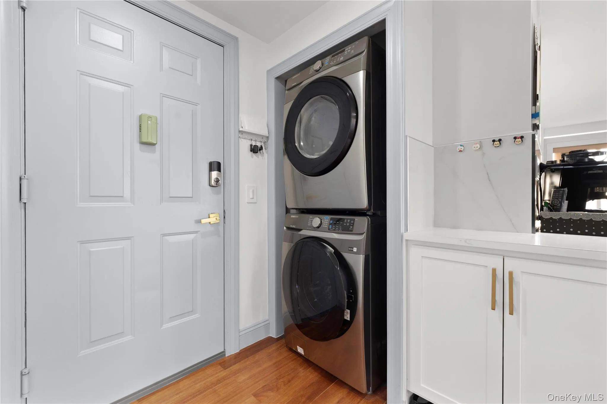 43-18 Main Street, New York, NY, 4 Bedrooms Bedrooms, 7 Rooms Rooms,3 BathroomsBathrooms,Residential,For Rent,Main,0,1034873 43-18 Main Street, New York, NY, 4 Bedrooms Bedrooms, 7 Rooms Rooms,3 BathroomsBathrooms,Residential,For Rent,Main,0,1034873