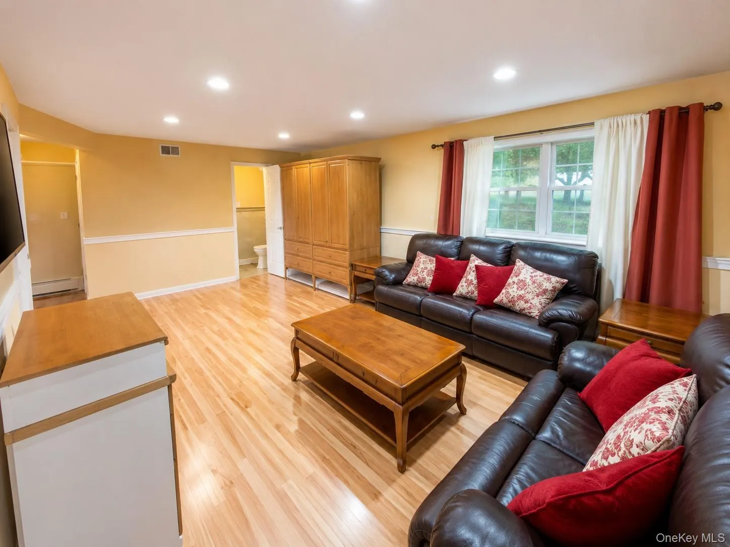 10 Roe Circle, Monroe, NY, 3 Bedrooms Bedrooms, 12 Rooms Rooms,2 BathroomsBathrooms,Residential Lease,For Rent,Roe,0,1034874 10 Roe Circle, Monroe, NY, 3 Bedrooms Bedrooms, 12 Rooms Rooms,2 BathroomsBathrooms,Residential Lease,For Rent,Roe,0,1034874