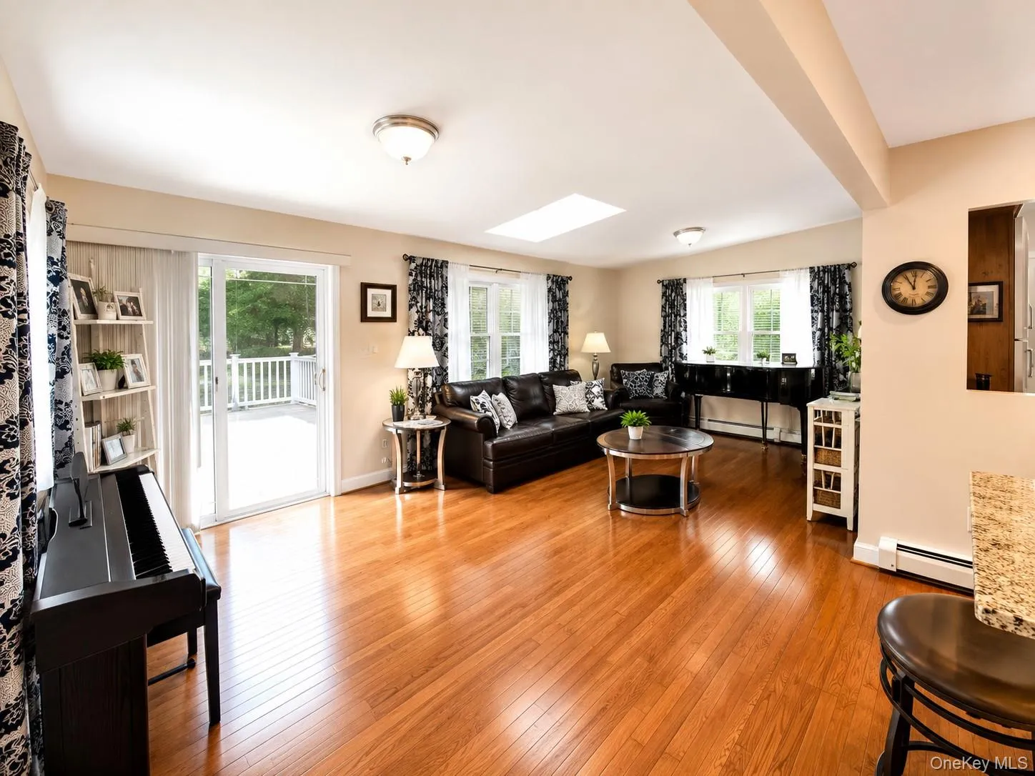 10 Roe Circle, Monroe, NY, 3 Bedrooms Bedrooms, 12 Rooms Rooms,2 BathroomsBathrooms,Residential Lease,For Rent,Roe,0,1034874 10 Roe Circle, Monroe, NY, 3 Bedrooms Bedrooms, 12 Rooms Rooms,2 BathroomsBathrooms,Residential Lease,For Rent,Roe,0,1034874