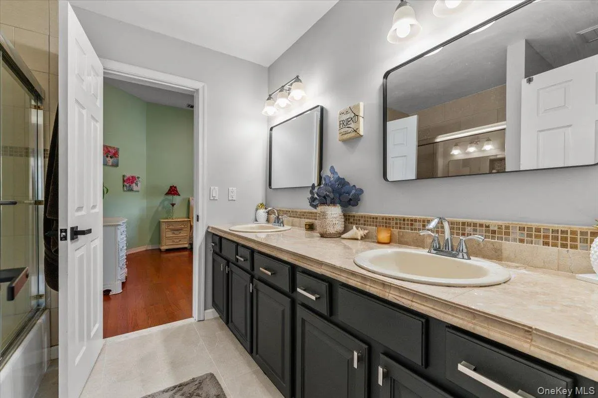 23 Jagger Court, Huntington, NY, 5 Bedrooms Bedrooms, 11 Rooms Rooms,5 BathroomsBathrooms,Residential,For Rent,Jagger,0,1034877 23 Jagger Court, Huntington, NY, 5 Bedrooms Bedrooms, 11 Rooms Rooms,5 BathroomsBathrooms,Residential,For Rent,Jagger,0,1034877