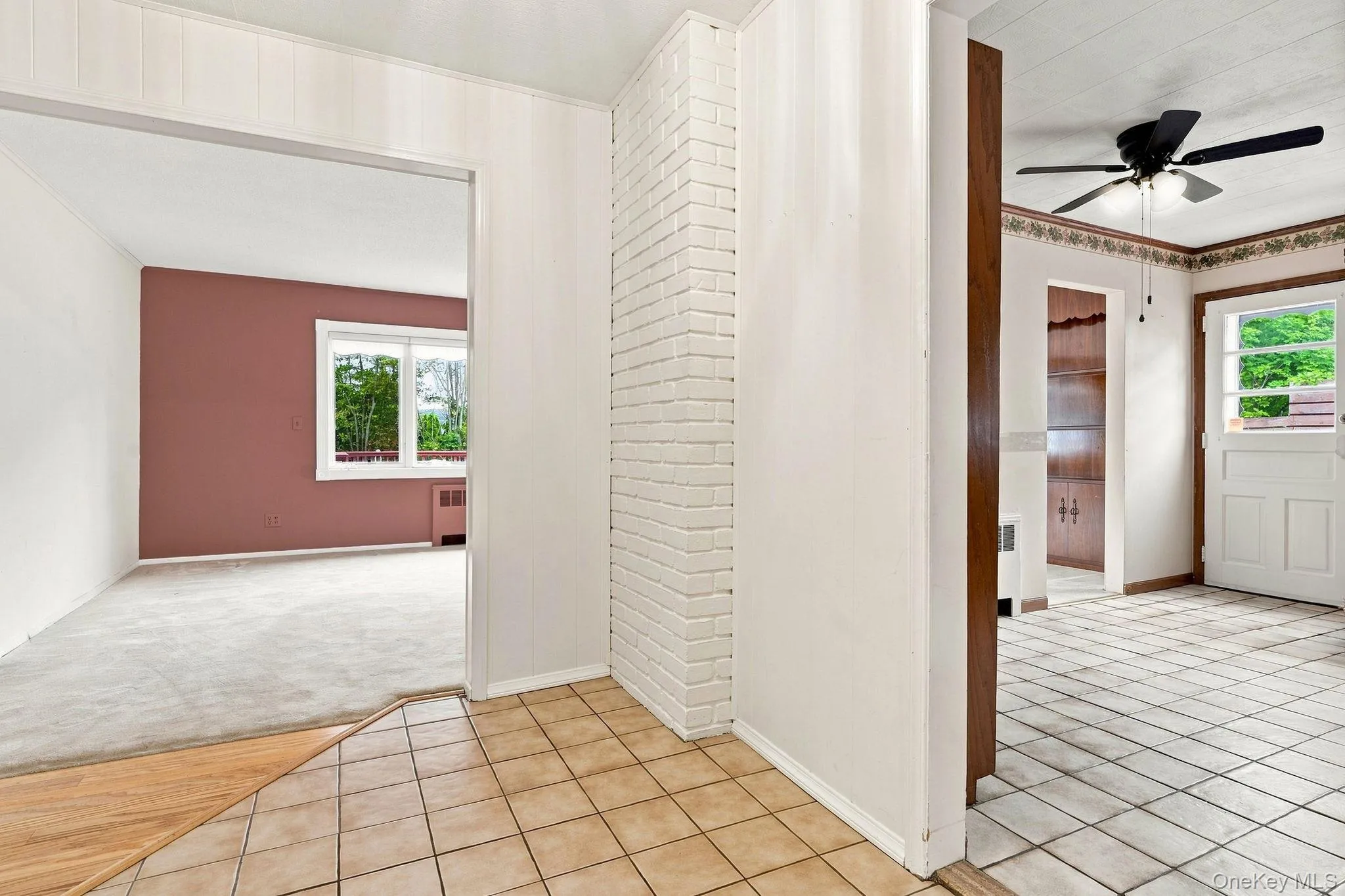 Inviting entryway with effortless access to the main living spaces Inviting entryway with effortless access to the main living spaces