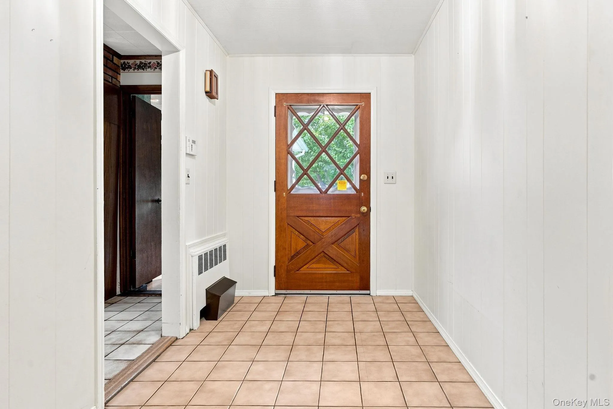 Welcoming entry with easy access throughout the home. Welcoming entry with easy access throughout the home.