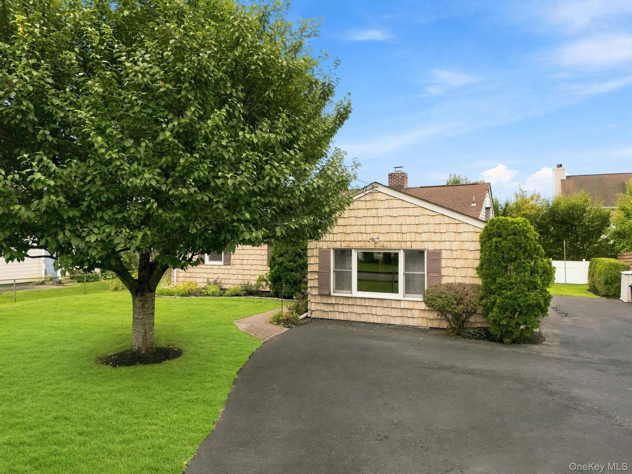 Set in the sought-after Hawthorne neighborhood Set in the sought-after Hawthorne neighborhood