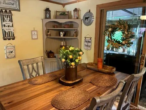 1661 Old Country Road, Riverhead, NY, 2 Bedrooms Bedrooms, 5 Rooms Rooms,2 BathroomsBathrooms,Residential,For Rent,Old Country,0,1034893 1661 Old Country Road, Riverhead, NY, 2 Bedrooms Bedrooms, 5 Rooms Rooms,2 BathroomsBathrooms,Residential,For Rent,Old Country,0,1034893