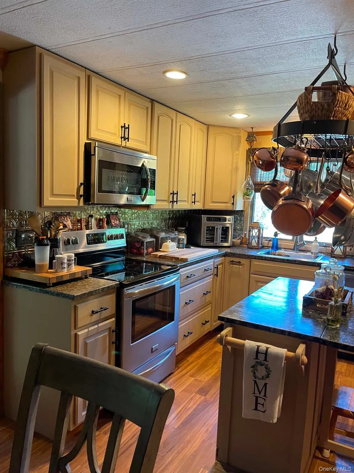 1661 Old Country Road, Riverhead, NY, 2 Bedrooms Bedrooms, 5 Rooms Rooms,2 BathroomsBathrooms,Residential,For Rent,Old Country,0,1034893 1661 Old Country Road, Riverhead, NY, 2 Bedrooms Bedrooms, 5 Rooms Rooms,2 BathroomsBathrooms,Residential,For Rent,Old Country,0,1034893