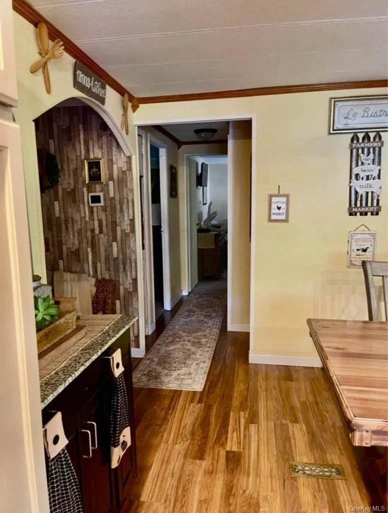 1661 Old Country Road, Riverhead, NY, 2 Bedrooms Bedrooms, 5 Rooms Rooms,2 BathroomsBathrooms,Residential,For Rent,Old Country,0,1034893 1661 Old Country Road, Riverhead, NY, 2 Bedrooms Bedrooms, 5 Rooms Rooms,2 BathroomsBathrooms,Residential,For Rent,Old Country,0,1034893