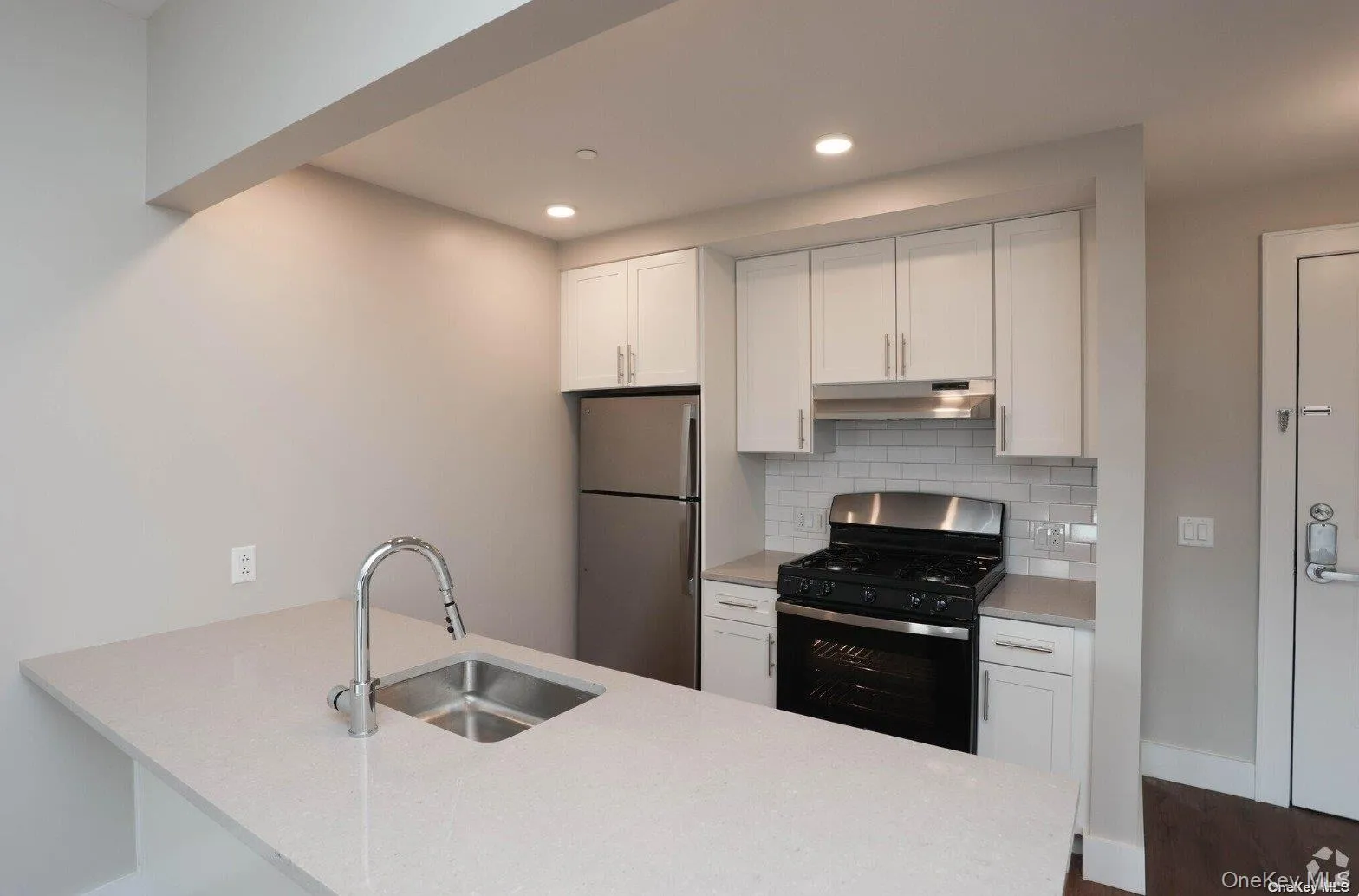 241-15 Northern Boulevard, New York, NY, 1 Bedroom Bedrooms, 3 Rooms Rooms,1 BathroomBathrooms,Residential Lease,For Rent,Northern,0,1034901 241-15 Northern Boulevard, New York, NY, 1 Bedroom Bedrooms, 3 Rooms Rooms,1 BathroomBathrooms,Residential Lease,For Rent,Northern,0,1034901