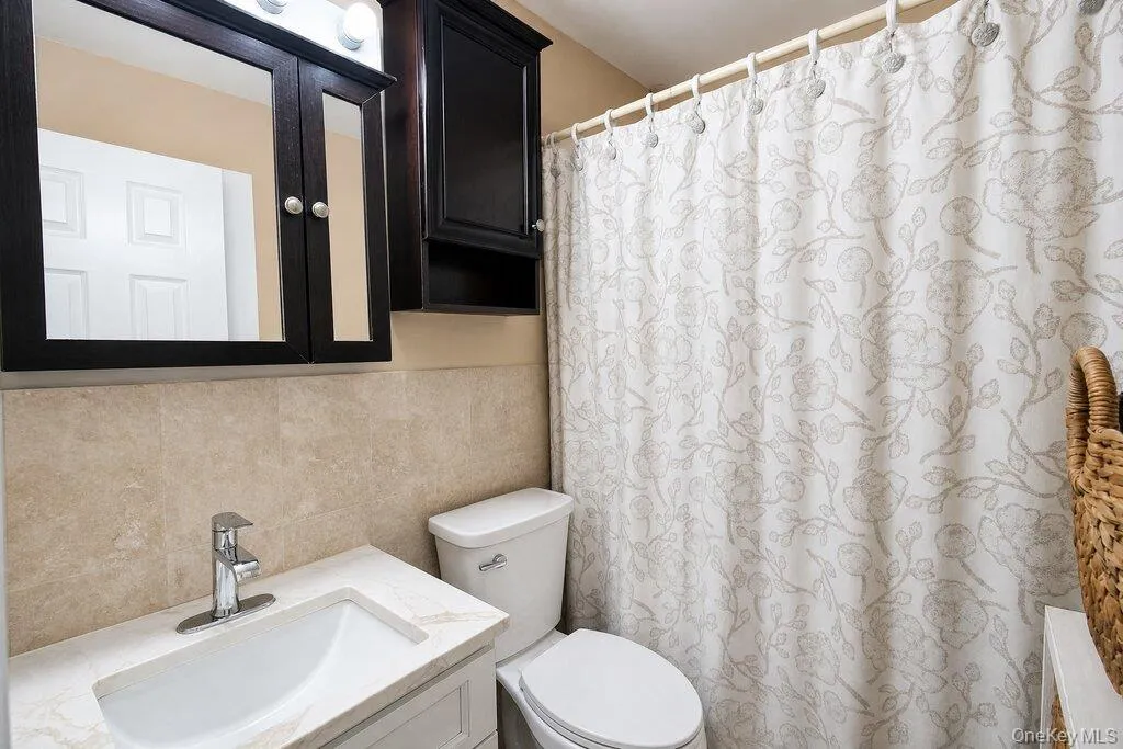 1061 Midland Street, Hempstead, NY, 5 Bedrooms Bedrooms, 8 Rooms Rooms,4 BathroomsBathrooms,Residential,For Rent,Midland,0,1034903 1061 Midland Street, Hempstead, NY, 5 Bedrooms Bedrooms, 8 Rooms Rooms,4 BathroomsBathrooms,Residential,For Rent,Midland,0,1034903
