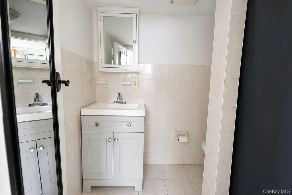1061 Midland Street, Hempstead, NY, 5 Bedrooms Bedrooms, 8 Rooms Rooms,4 BathroomsBathrooms,Residential,For Rent,Midland,0,1034903 1061 Midland Street, Hempstead, NY, 5 Bedrooms Bedrooms, 8 Rooms Rooms,4 BathroomsBathrooms,Residential,For Rent,Midland,0,1034903