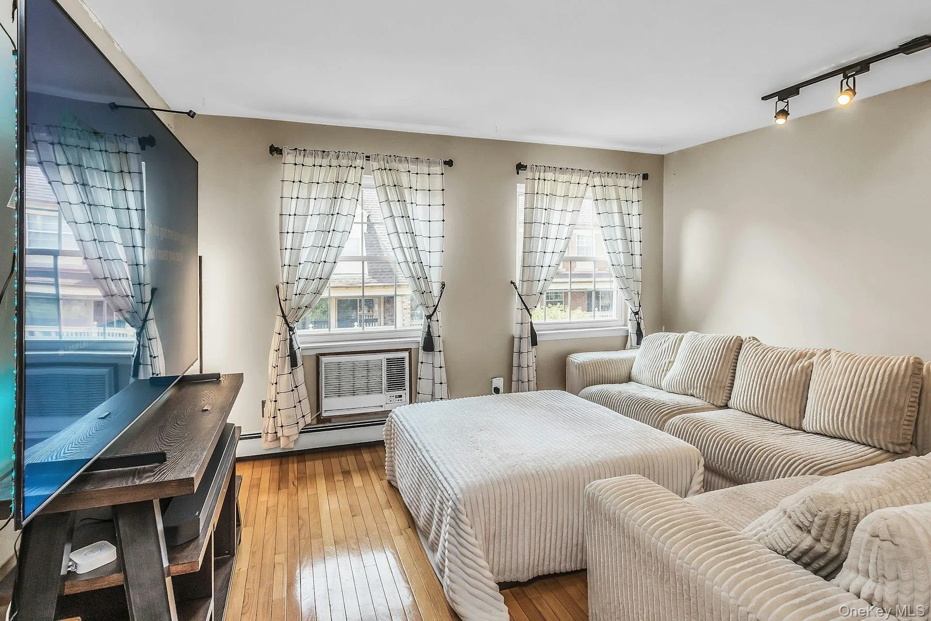 13-24 208th Place, New York, NY, 3 Bedrooms Bedrooms, 6 Rooms Rooms,2 BathroomsBathrooms,Residential,For Rent,208th,0,1034914 13-24 208th Place, New York, NY, 3 Bedrooms Bedrooms, 6 Rooms Rooms,2 BathroomsBathrooms,Residential,For Rent,208th,0,1034914