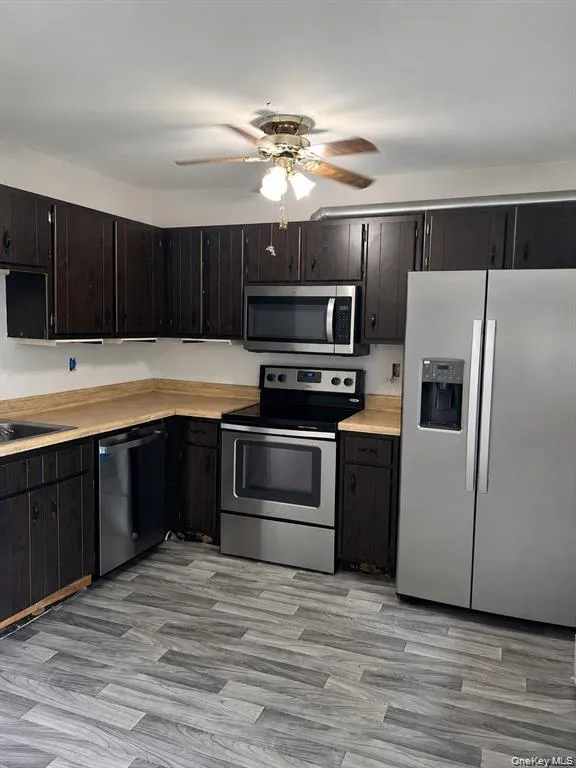 18 Black Stallion Court, Middletown, NY, 3 Bedrooms Bedrooms, 7 Rooms Rooms,1 BathroomBathrooms,Residential,For Rent,Black Stallion,0,1034935 18 Black Stallion Court, Middletown, NY, 3 Bedrooms Bedrooms, 7 Rooms Rooms,1 BathroomBathrooms,Residential,For Rent,Black Stallion,0,1034935