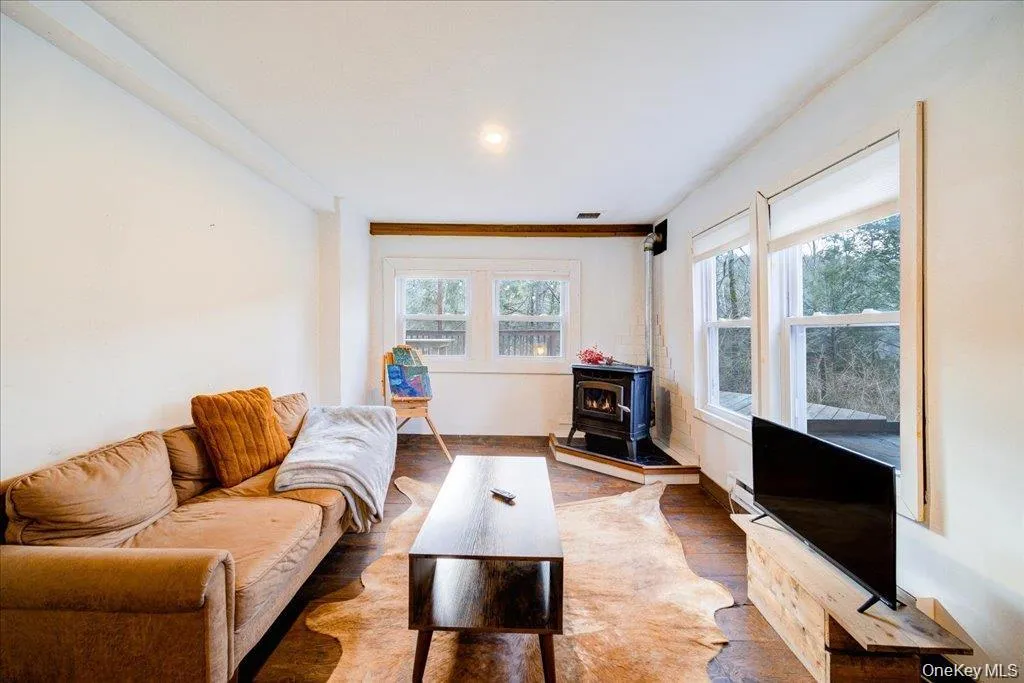34 Overlook Road, Neversink, NY, 3 Bedrooms Bedrooms, 8 Rooms Rooms,2 BathroomsBathrooms,Residential Lease,For Rent,Overlook,0,1034938 34 Overlook Road, Neversink, NY, 3 Bedrooms Bedrooms, 8 Rooms Rooms,2 BathroomsBathrooms,Residential Lease,For Rent,Overlook,0,1034938
