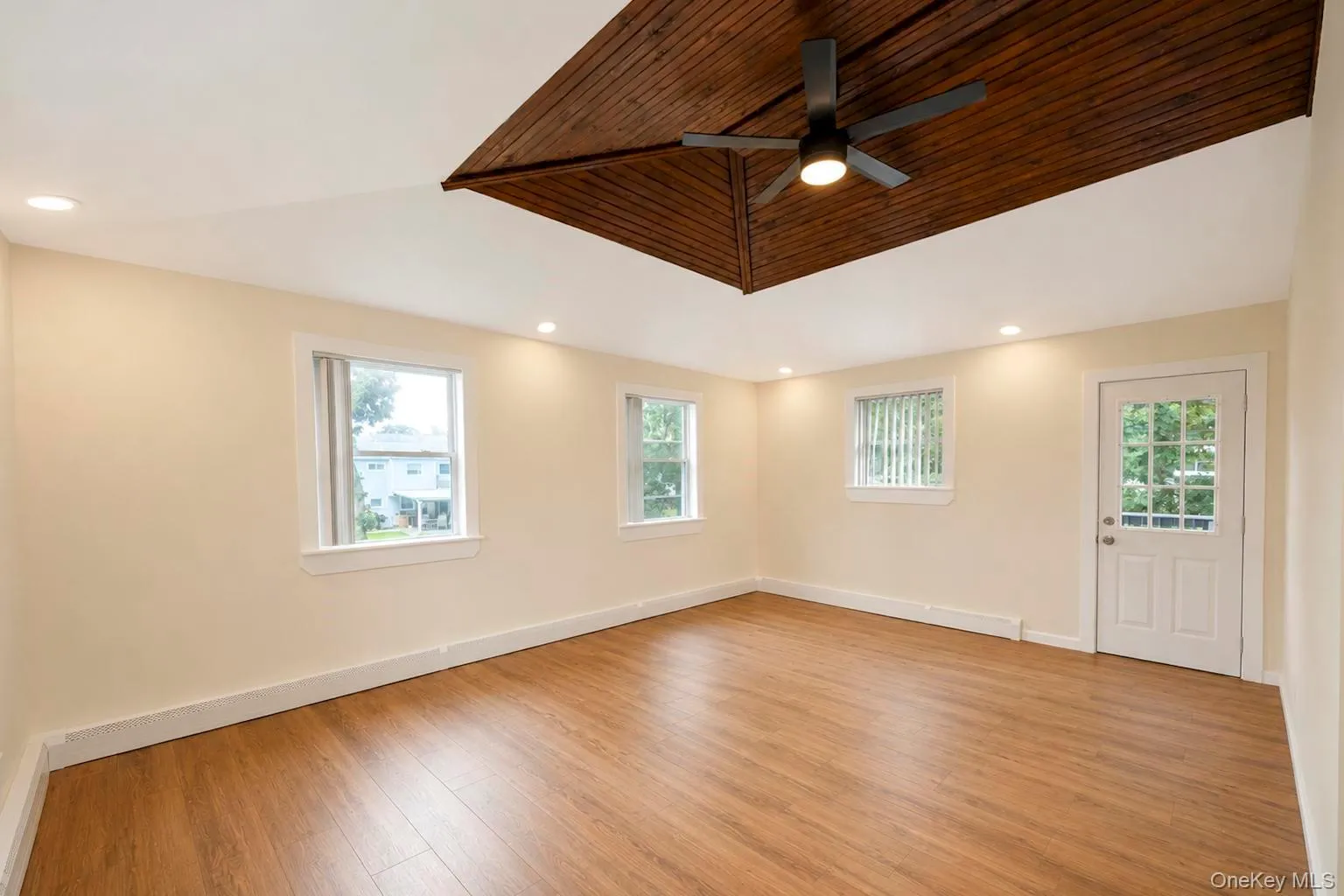 41 Madison Avenue, Babylon, NY, 7 Bedrooms Bedrooms, 14 Rooms Rooms,2 BathroomsBathrooms,Residential,For Rent,Madison,0,1034941 41 Madison Avenue, Babylon, NY, 7 Bedrooms Bedrooms, 14 Rooms Rooms,2 BathroomsBathrooms,Residential,For Rent,Madison,0,1034941