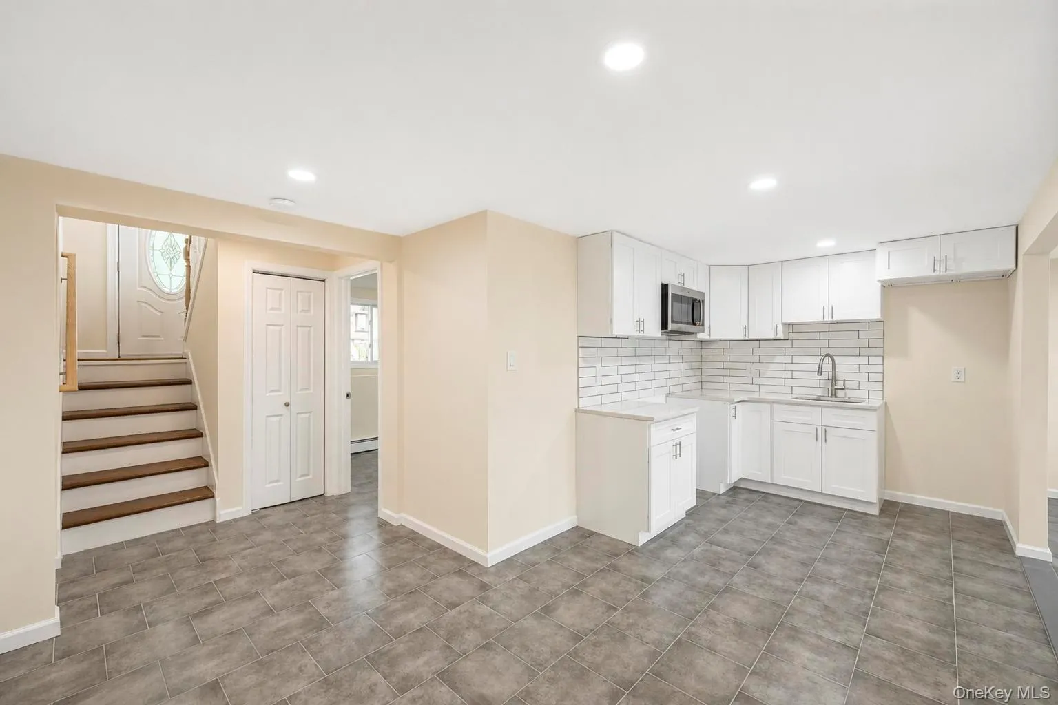 41 Madison Avenue, Babylon, NY, 7 Bedrooms Bedrooms, 14 Rooms Rooms,2 BathroomsBathrooms,Residential,For Rent,Madison,0,1034941 41 Madison Avenue, Babylon, NY, 7 Bedrooms Bedrooms, 14 Rooms Rooms,2 BathroomsBathrooms,Residential,For Rent,Madison,0,1034941