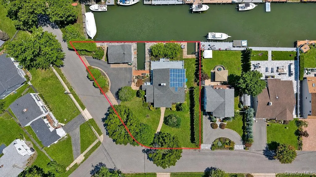Circular driveway, end of canal, solar panels paid off, and quiet street Circular driveway, end of canal, solar panels paid off, and quiet street
