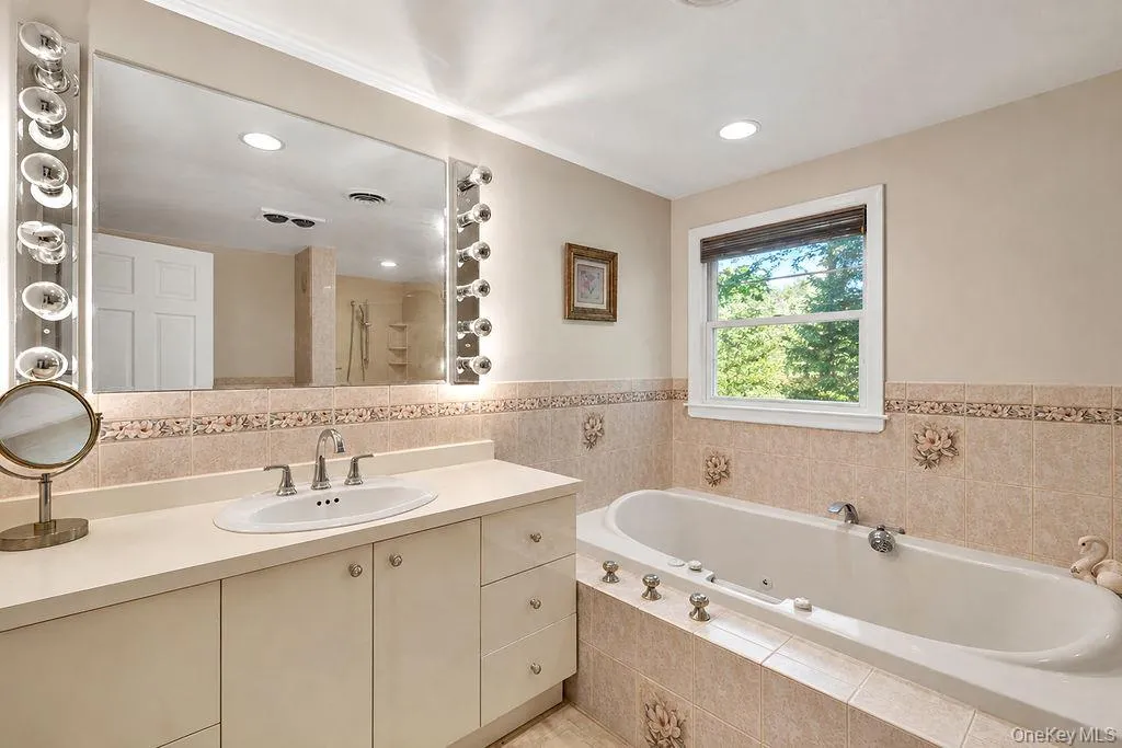Spacious full bath with jacuzzi tub and shower Spacious full bath with jacuzzi tub and shower