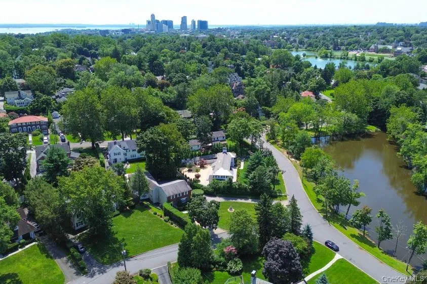 1 Wellington Avenue, New Rochelle, NY, 4 Bedrooms Bedrooms, 13 Rooms Rooms,4 BathroomsBathrooms,Residential,For Rent,Wellington,0,1034952 1 Wellington Avenue, New Rochelle, NY, 4 Bedrooms Bedrooms, 13 Rooms Rooms,4 BathroomsBathrooms,Residential,For Rent,Wellington,0,1034952