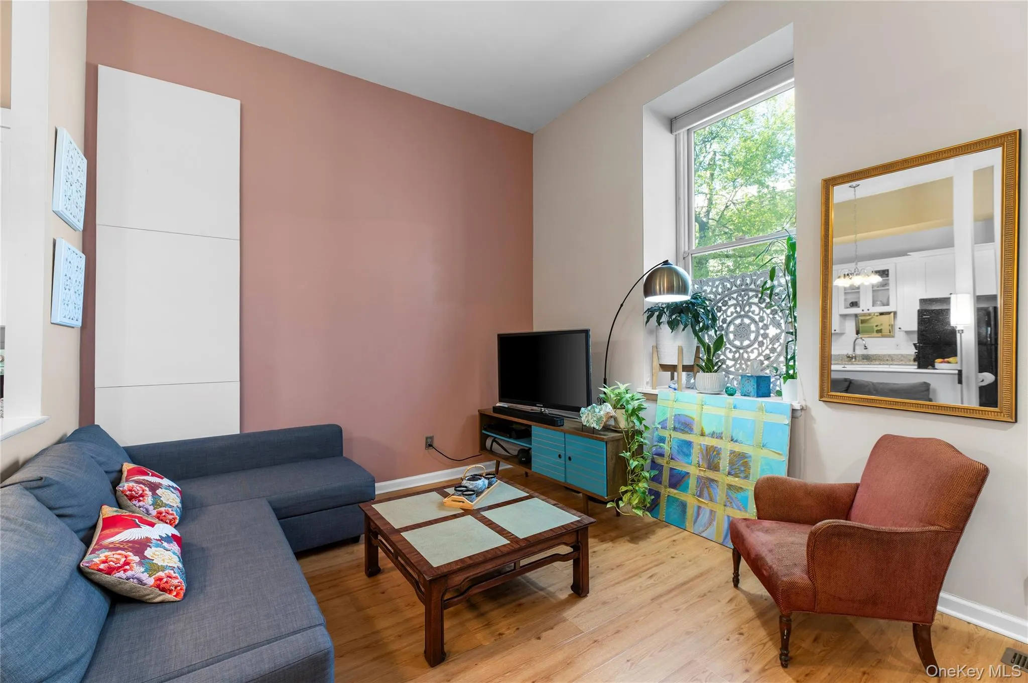Open living spaces -- 13 foot ceilings Open living spaces -- 13 foot ceilings