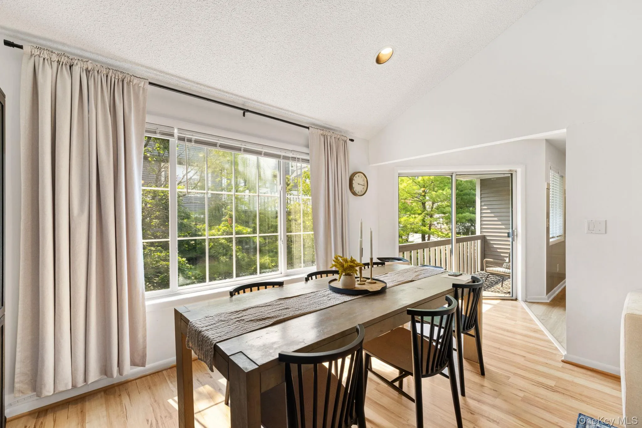 Dining room. Dining room.