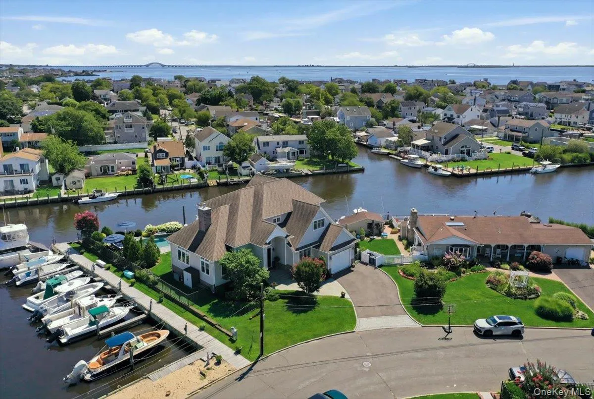 11 Angelica Court, West Babylon, NY, 5 Bedrooms Bedrooms, 9 Rooms Rooms,2 BathroomsBathrooms,Residential,For Rent,Angelica,0,1034966 11 Angelica Court, West Babylon, NY, 5 Bedrooms Bedrooms, 9 Rooms Rooms,2 BathroomsBathrooms,Residential,For Rent,Angelica,0,1034966