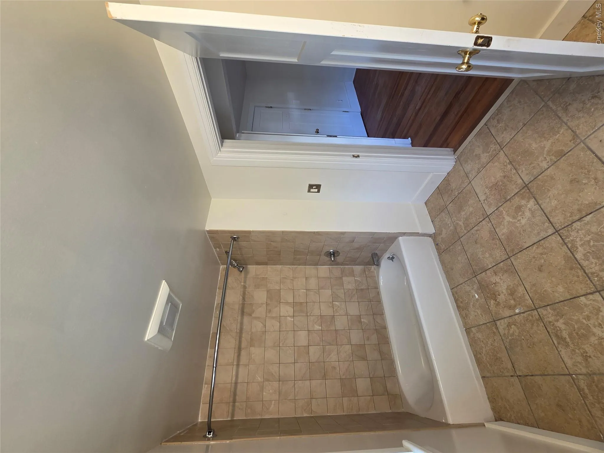Full Bathroom Full Bathroom