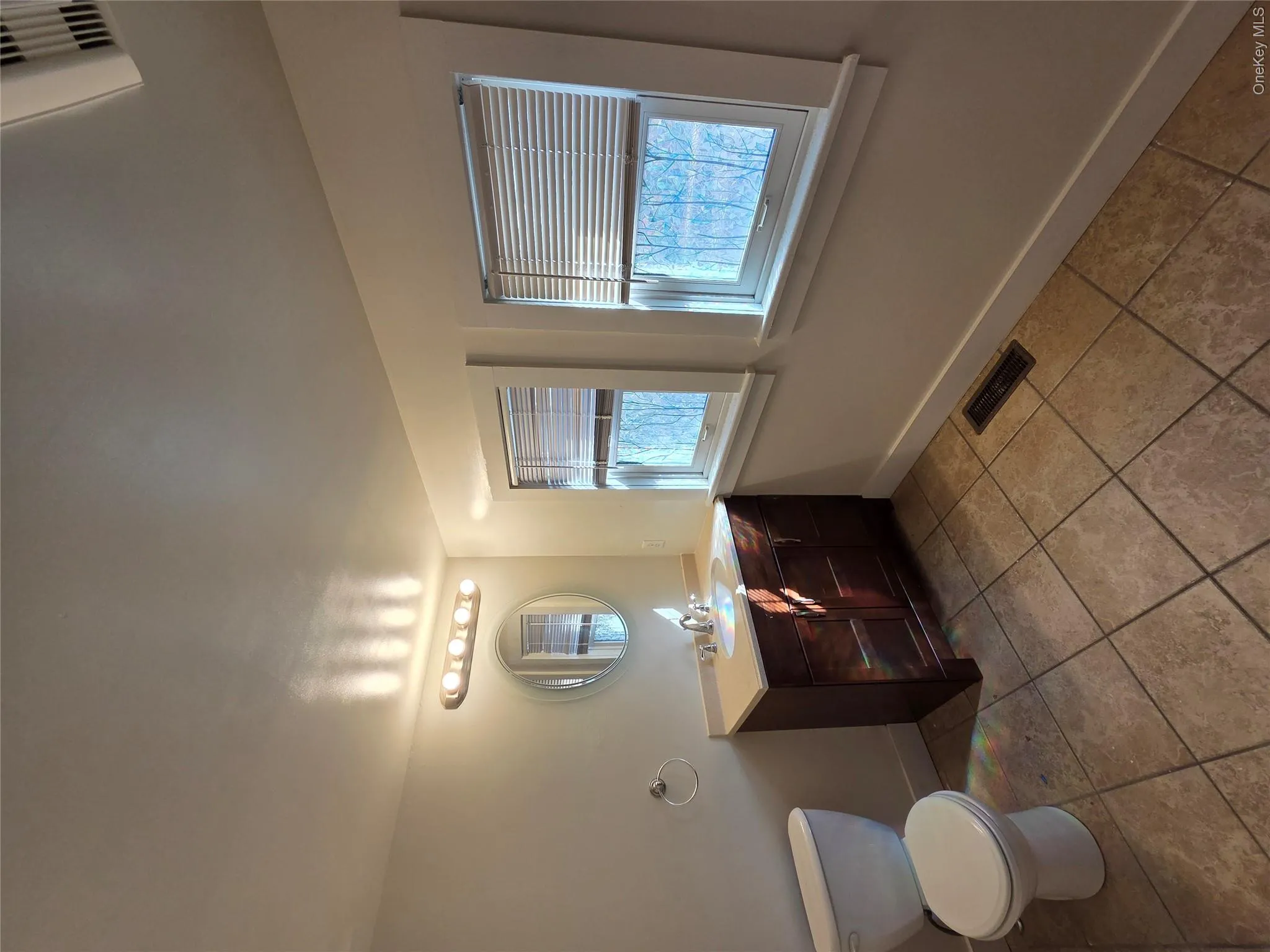 Full Bathroom Full Bathroom