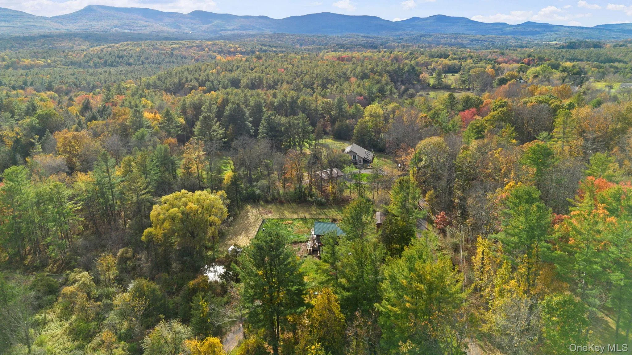 Aerial overview of property's location with a mountain backdrop Aerial overview of property's location with a mountain backdrop
