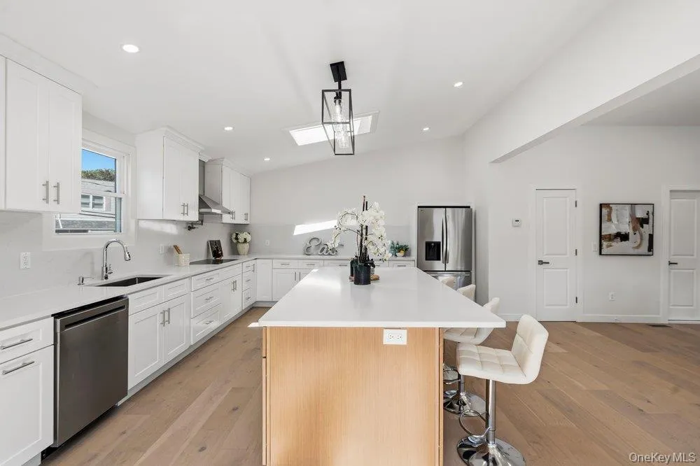 Huge kitchen Features All stainless steel appliances and Skylights for more light Huge kitchen Features All stainless steel appliances and Skylights for more light