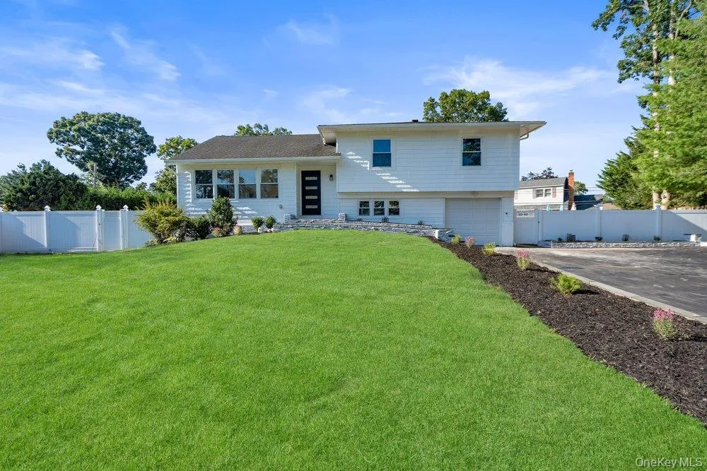 Perfectly Located Home on 1/4 Acre Propety on a Cul-De-Sac w/4 Car Driveway outside 1.5 car Attached Garage Perfectly Located Home on 1/4 Acre Propety on a Cul-De-Sac w/4 Car Driveway outside 1.5 car Attached Garage