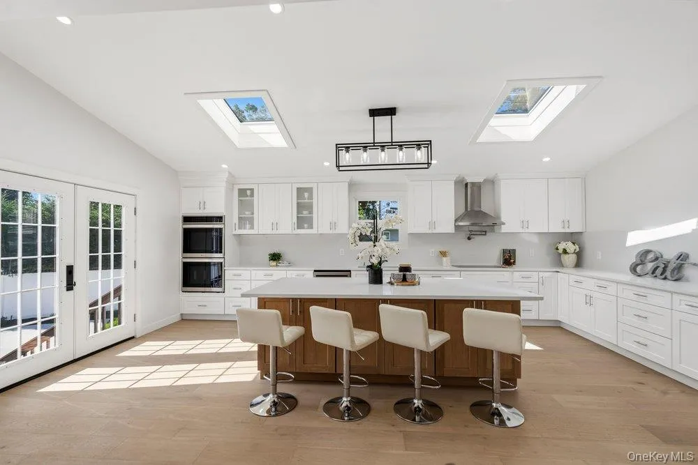 Chef's Kitchen features white shaker cabinets, Huge Center Island perfect for Breakfast or a snack! Chef's Kitchen features white shaker cabinets, Huge Center Island perfect for Breakfast or a snack!