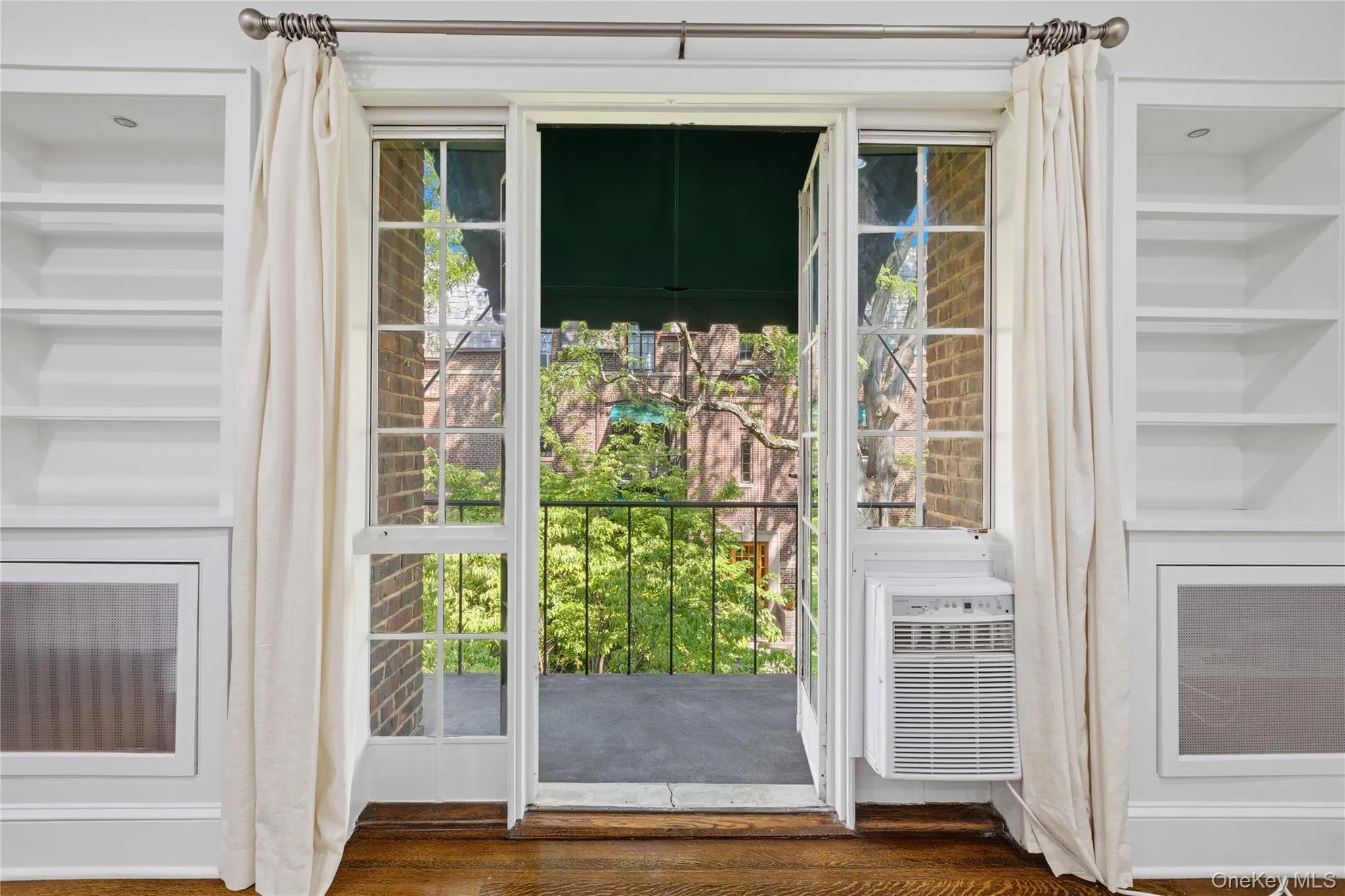 20 Broadway, White Plains, NY, 2 Bedrooms Bedrooms, 5 Rooms Rooms,1 BathroomBathrooms,Residential,For Rent,Broadway,0,1034993 20 Broadway, White Plains, NY, 2 Bedrooms Bedrooms, 5 Rooms Rooms,1 BathroomBathrooms,Residential,For Rent,Broadway,0,1034993