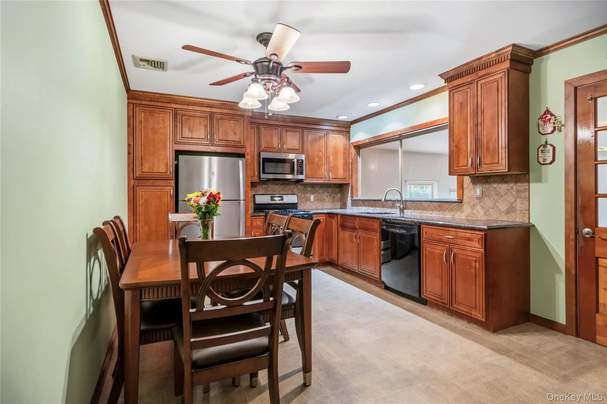 1451 Seamans Neck Road, Hempstead, NY, 4 Bedrooms Bedrooms, 10 Rooms Rooms,2 BathroomsBathrooms,Residential,For Rent,Seamans Neck,0,1034995 1451 Seamans Neck Road, Hempstead, NY, 4 Bedrooms Bedrooms, 10 Rooms Rooms,2 BathroomsBathrooms,Residential,For Rent,Seamans Neck,0,1034995