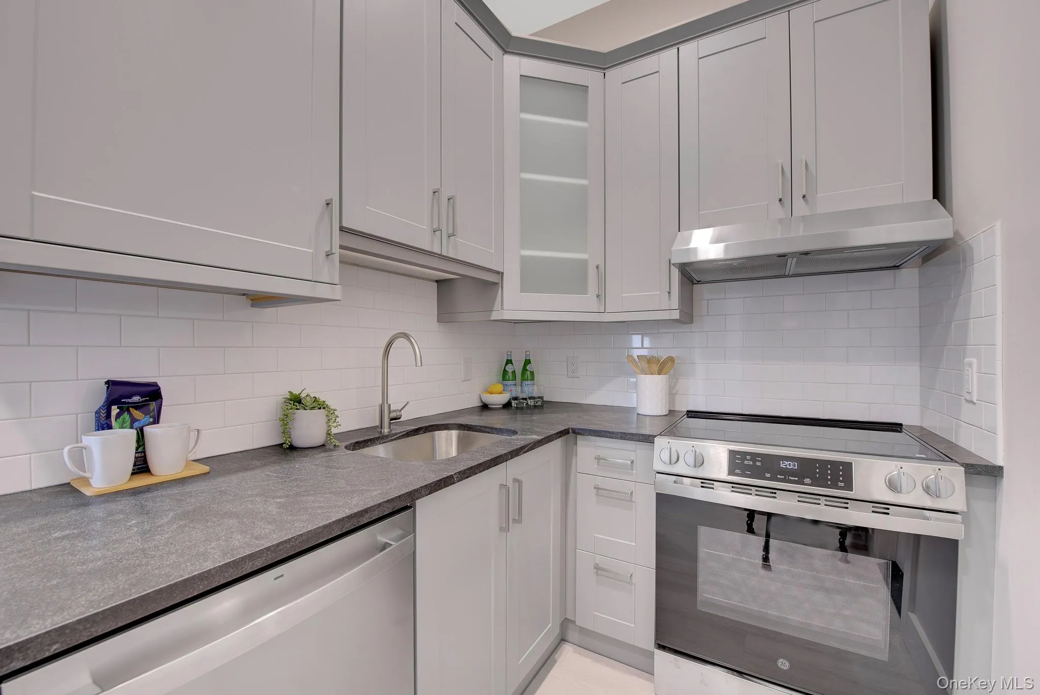 36 Lakeville Road, North Hempstead, NY, 1 Bedroom Bedrooms, 3 Rooms Rooms,1 BathroomBathrooms,Residential Lease,For Rent,Lakeville,0,1034996 36 Lakeville Road, North Hempstead, NY, 1 Bedroom Bedrooms, 3 Rooms Rooms,1 BathroomBathrooms,Residential Lease,For Rent,Lakeville,0,1034996