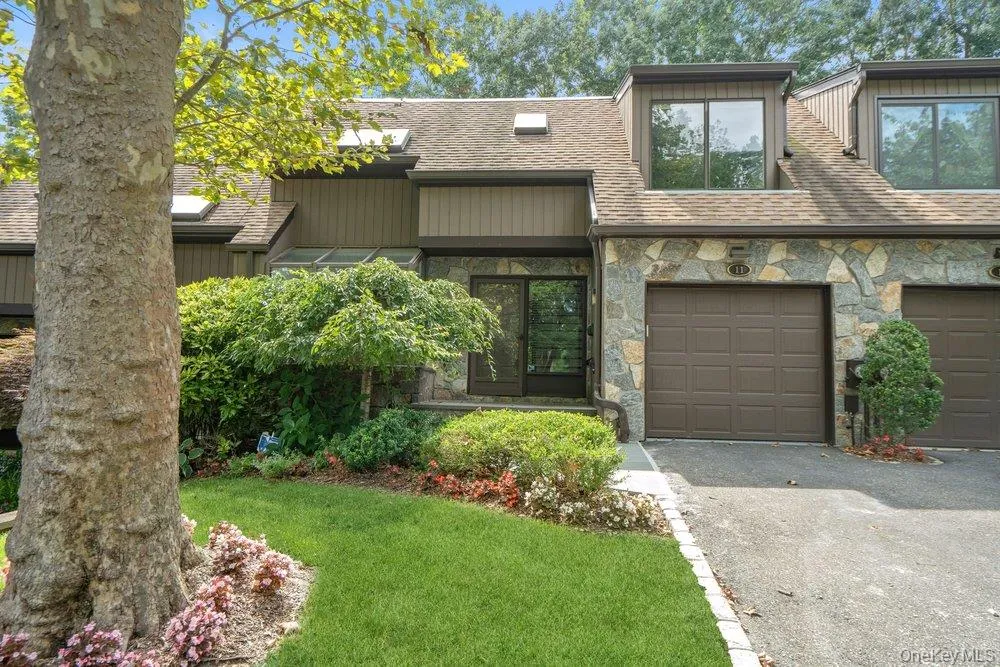 11 Pony Circle, North Hempstead, NY, 4 Bedrooms Bedrooms, 8 Rooms Rooms,3 BathroomsBathrooms,Residential,For Rent,Pony,0,1034998 11 Pony Circle, North Hempstead, NY, 4 Bedrooms Bedrooms, 8 Rooms Rooms,3 BathroomsBathrooms,Residential,For Rent,Pony,0,1034998