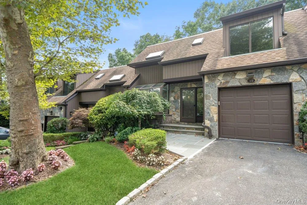11 Pony Circle, North Hempstead, NY, 4 Bedrooms Bedrooms, 8 Rooms Rooms,3 BathroomsBathrooms,Residential,For Rent,Pony,0,1034998 11 Pony Circle, North Hempstead, NY, 4 Bedrooms Bedrooms, 8 Rooms Rooms,3 BathroomsBathrooms,Residential,For Rent,Pony,0,1034998