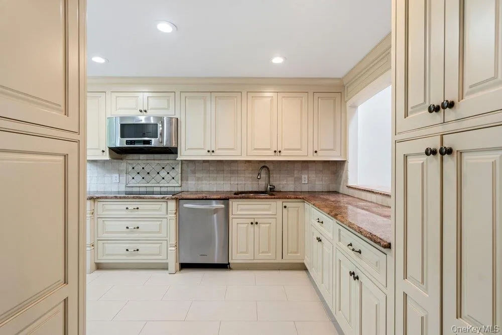 11 Pony Circle, North Hempstead, NY, 4 Bedrooms Bedrooms, 8 Rooms Rooms,3 BathroomsBathrooms,Residential,For Rent,Pony,0,1034998 11 Pony Circle, North Hempstead, NY, 4 Bedrooms Bedrooms, 8 Rooms Rooms,3 BathroomsBathrooms,Residential,For Rent,Pony,0,1034998