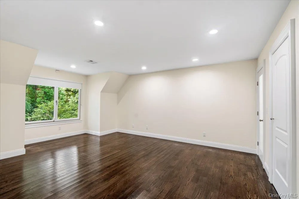 11 Pony Circle, North Hempstead, NY, 4 Bedrooms Bedrooms, 8 Rooms Rooms,3 BathroomsBathrooms,Residential,For Rent,Pony,0,1034998 11 Pony Circle, North Hempstead, NY, 4 Bedrooms Bedrooms, 8 Rooms Rooms,3 BathroomsBathrooms,Residential,For Rent,Pony,0,1034998