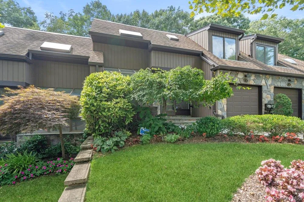 11 Pony Circle, North Hempstead, NY, 4 Bedrooms Bedrooms, 8 Rooms Rooms,3 BathroomsBathrooms,Residential,For Rent,Pony,0,1034998 11 Pony Circle, North Hempstead, NY, 4 Bedrooms Bedrooms, 8 Rooms Rooms,3 BathroomsBathrooms,Residential,For Rent,Pony,0,1034998