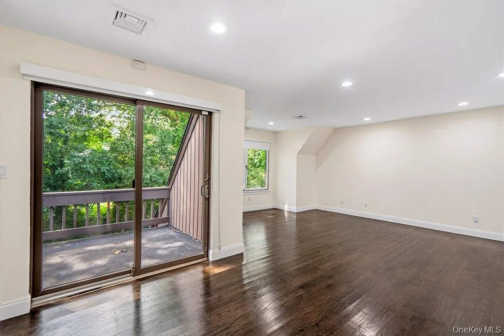11 Pony Circle, North Hempstead, NY, 4 Bedrooms Bedrooms, 8 Rooms Rooms,3 BathroomsBathrooms,Residential,For Rent,Pony,0,1034998 11 Pony Circle, North Hempstead, NY, 4 Bedrooms Bedrooms, 8 Rooms Rooms,3 BathroomsBathrooms,Residential,For Rent,Pony,0,1034998