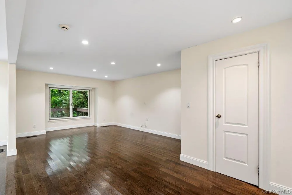 11 Pony Circle, North Hempstead, NY, 4 Bedrooms Bedrooms, 8 Rooms Rooms,3 BathroomsBathrooms,Residential,For Rent,Pony,0,1034998 11 Pony Circle, North Hempstead, NY, 4 Bedrooms Bedrooms, 8 Rooms Rooms,3 BathroomsBathrooms,Residential,For Rent,Pony,0,1034998