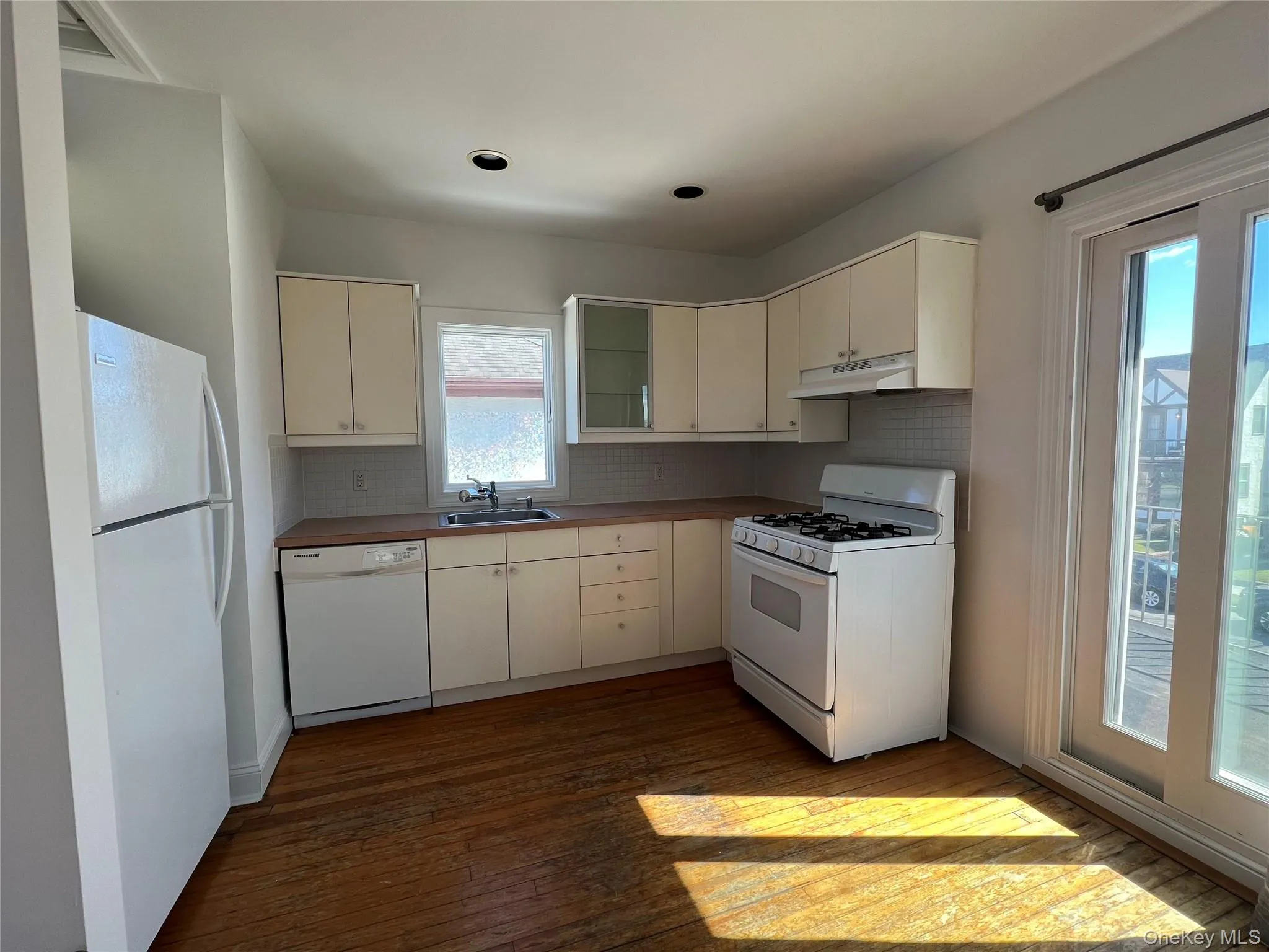 445 Walnut Street, Long Beach, NY, 1 Bedroom Bedrooms, 3 Rooms Rooms,1 BathroomBathrooms,Residential Lease,For Rent,Walnut,0,1035002 445 Walnut Street, Long Beach, NY, 1 Bedroom Bedrooms, 3 Rooms Rooms,1 BathroomBathrooms,Residential Lease,For Rent,Walnut,0,1035002