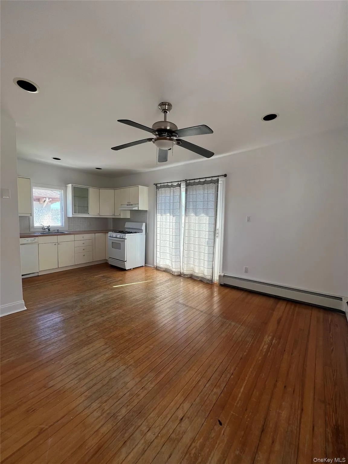445 Walnut Street, Long Beach, NY, 1 Bedroom Bedrooms, 3 Rooms Rooms,1 BathroomBathrooms,Residential Lease,For Rent,Walnut,0,1035002 445 Walnut Street, Long Beach, NY, 1 Bedroom Bedrooms, 3 Rooms Rooms,1 BathroomBathrooms,Residential Lease,For Rent,Walnut,0,1035002